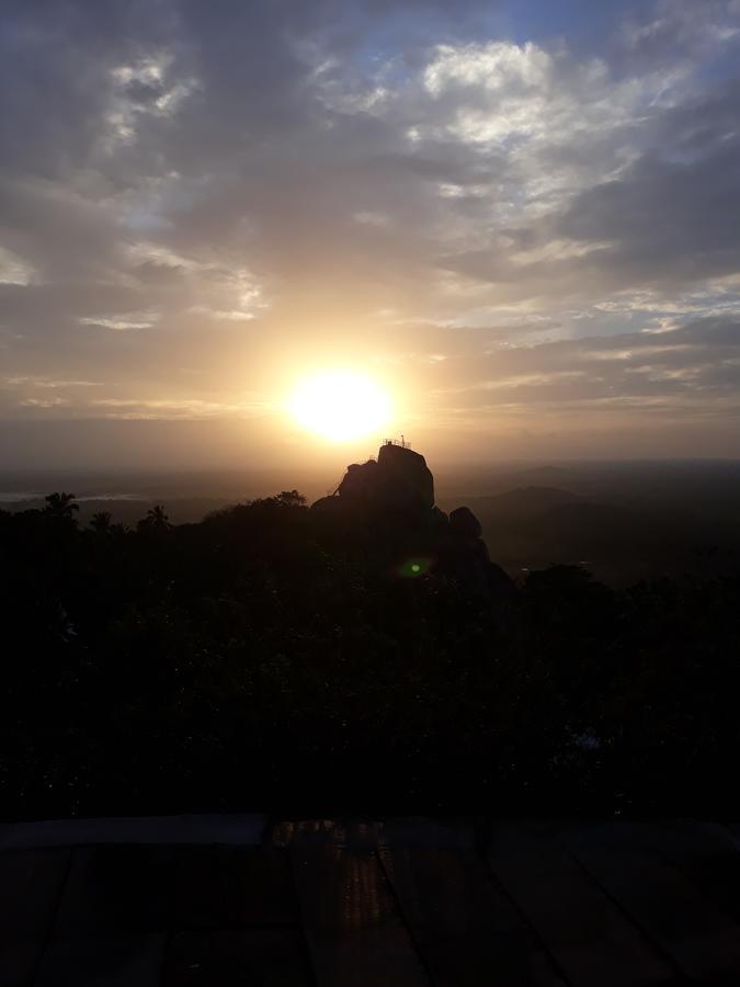 Hewage Resort Anuradhapura Exteriör bild